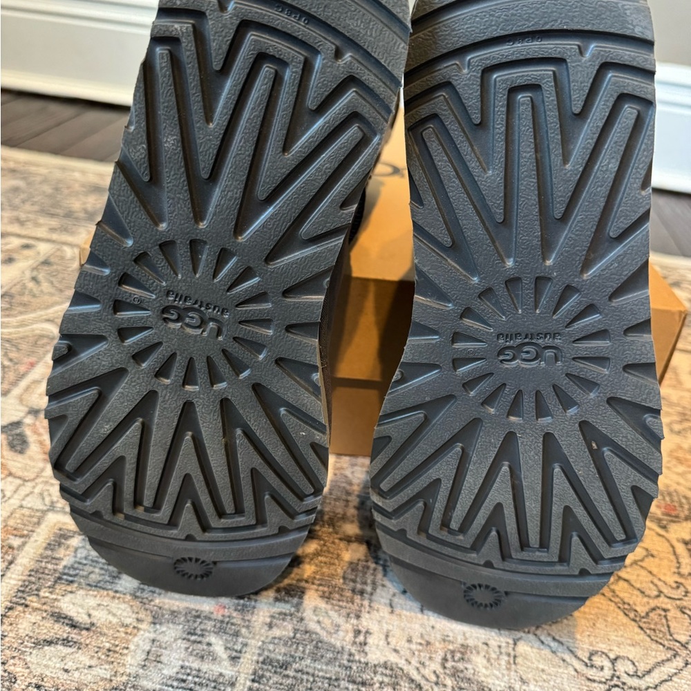 UGG Women's Classic Short II Boots - Gray Size 9 - Picture 3 of 9